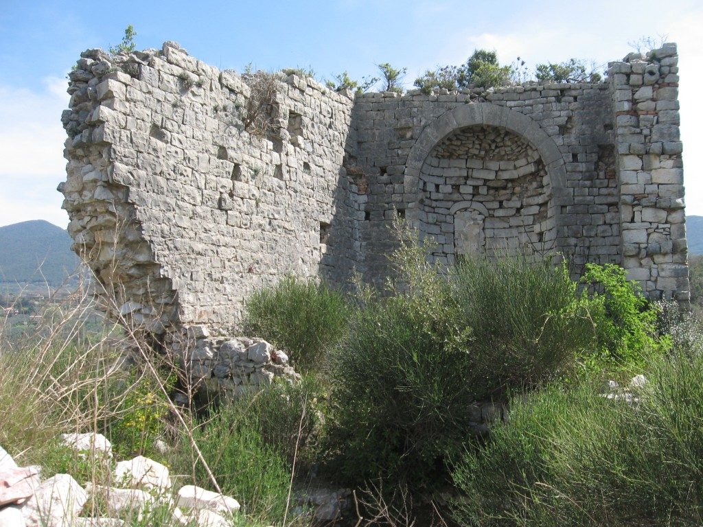 Ruderi del Castello di Carnano