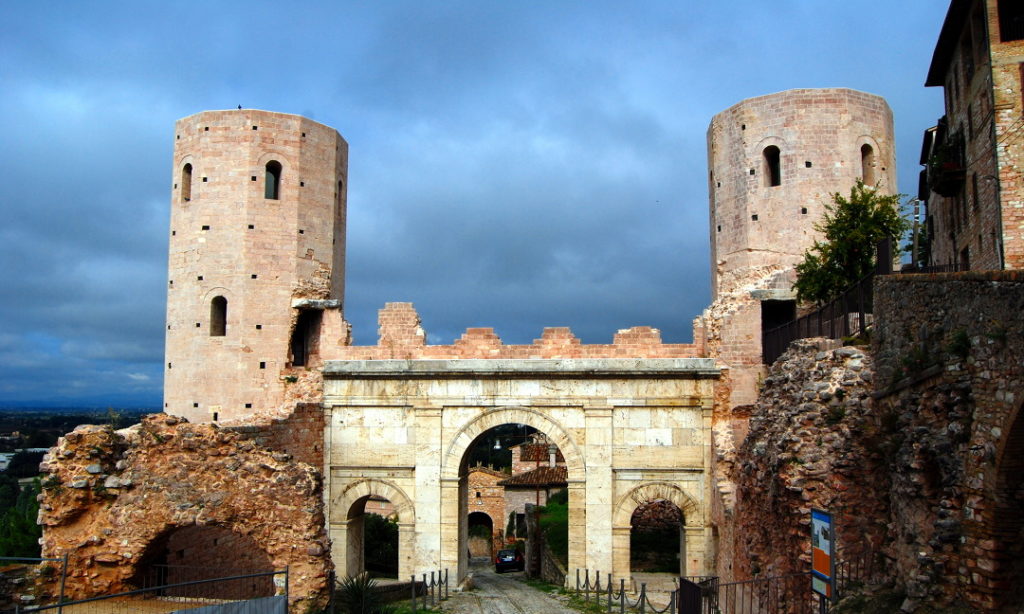 Torri di Properzio e Porta Venere