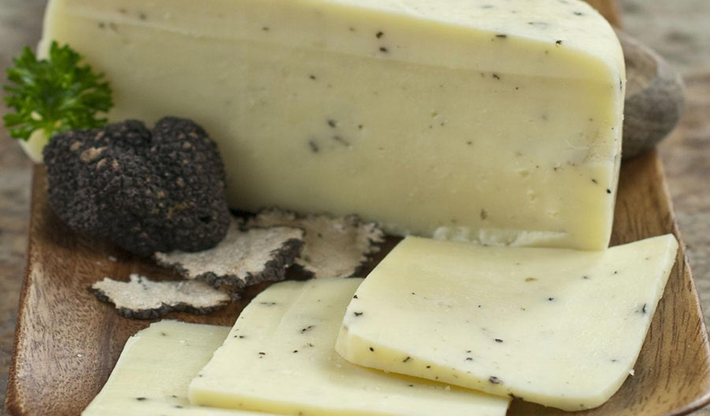 Caciotta al tartufo nero o bianco