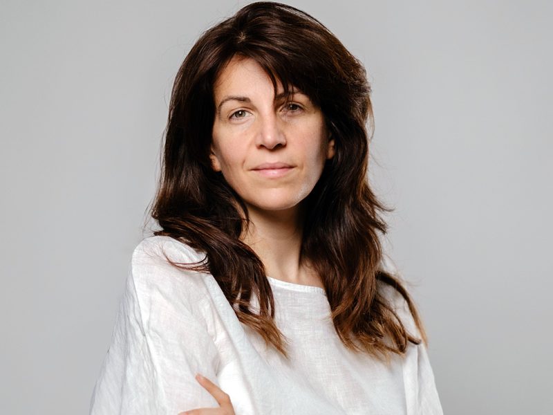 Elisa Brufani: «Oggi si fotografa tutto, si è persa la sacralità dello scatto. L’AI è entrata nel nostro lavoro»