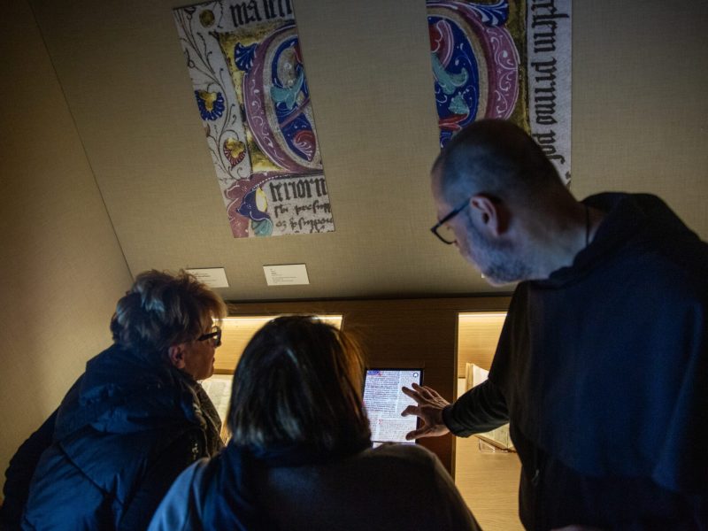 Sacro Convento, nel Salone Papale la mostra “Laudato sie: natura e scienza. l’eredità culturale di frate Francesco”