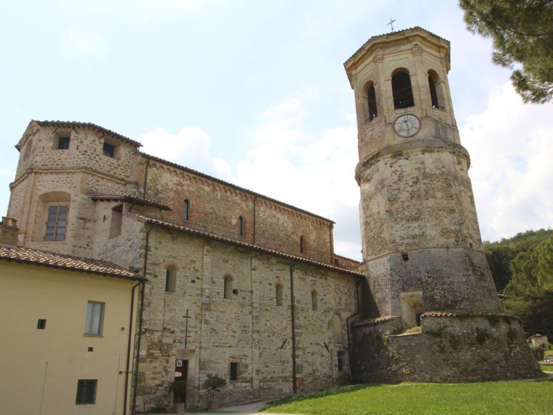 Alla ricerca della solitudine: l’abbazia di San Salvatore di Monte Corona