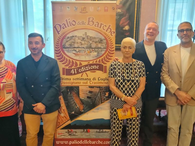 Palio delle barche di Passignano, parte domenica con la consegna delle chiavi e il corteo storico in notturna