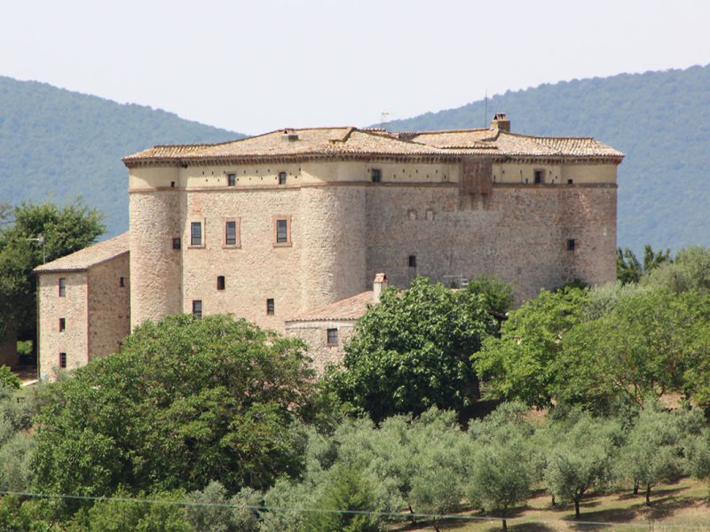 All’ombra della Fortezza Alta di Dunarobba